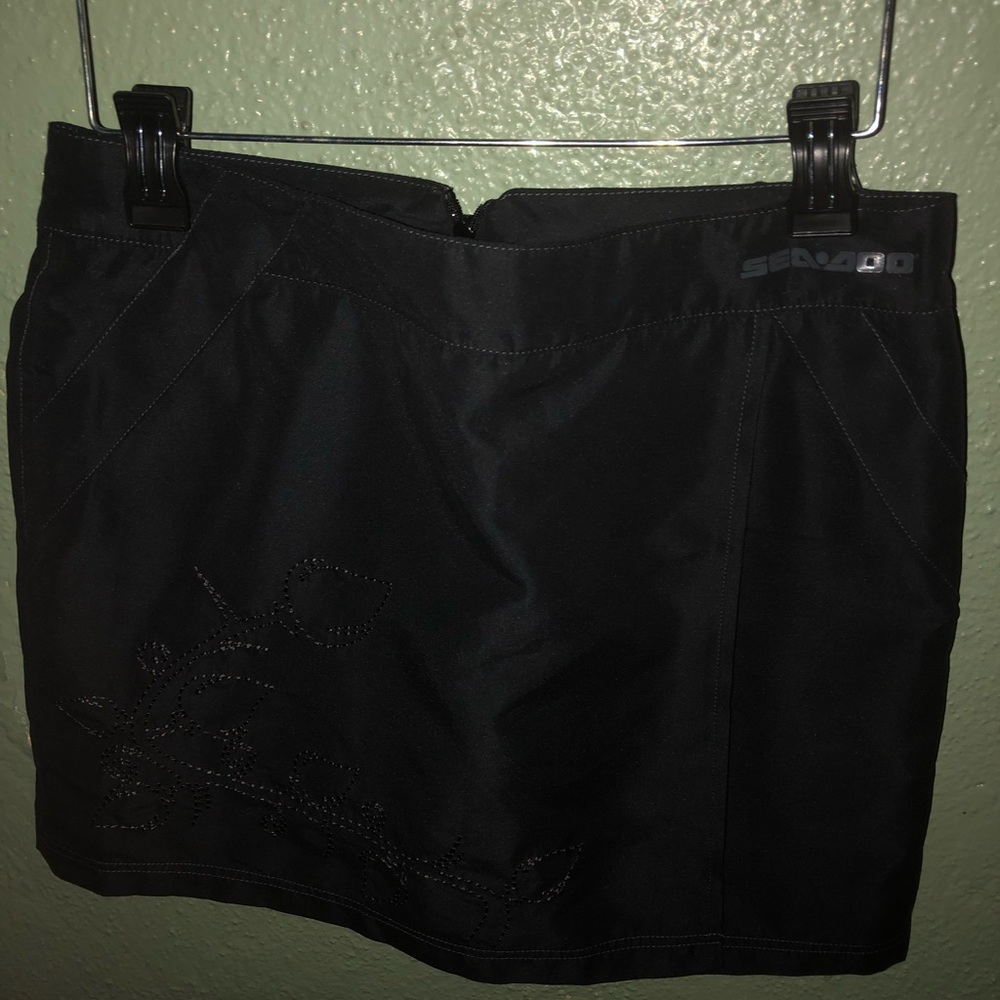 Black skirt. Sea Doo BRP.